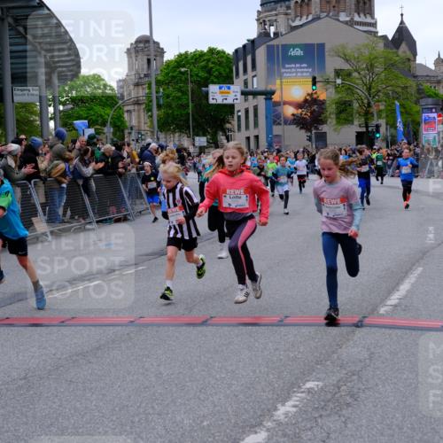 25.04.2026 - Das Zehntel Tim E. http://msf.ph/oto/9575125 25.04.2026 10:52:49 Ziel 5292, 5303, 5427, 5488, 5514, 5787, 5884, 5910, 5925, 5928, 6018, 6081, 6113, 6123, 6131, 6161, 6177, 6262, 6266, 6313, 6491, 6517, 6745, 6840, 7105, 7165, 7167, 7190, 7255, 7395, 7456, 7459, 7513, 7548, 7599, 7629, 7672, 7699, 7716, 7869, 7890, 7918 meine-sportfotos.de