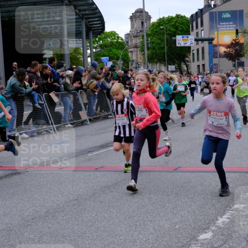 25.04.2026 - Das Zehntel Tim E. http://msf.ph/oto/9575129 25.04.2026 10:52:50 Ziel 5427, 5488, 5787, 5884, 5910, 5925, 5928, 6018, 6081, 6113, 6123, 6131, 6161, 6177, 6262, 6266, 6313, 6491, 6517, 6745, 6840, 7105, 7128, 7165, 7167, 7190, 7395, 7456, 7459, 7513, 7548, 7599, 7629, 7672, 7699, 7716, 7869, 7890, 7918 meine-sportfotos.de