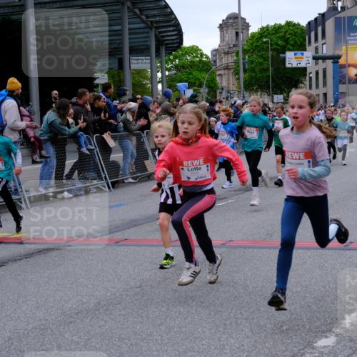 25.04.2026 - Das Zehntel Tim E. http://msf.ph/oto/9575131 25.04.2026 10:52:50 Ziel 5427, 5488, 5787, 5884, 5910, 5925, 5928, 6018, 6081, 6113, 6123, 6131, 6161, 6177, 6262, 6266, 6313, 6491, 6517, 6745, 6840, 7105, 7128, 7165, 7167, 7190, 7395, 7456, 7459, 7513, 7548, 7599, 7629, 7672, 7699, 7716, 7869, 7890, 7918 meine-sportfotos.de