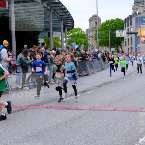 25.04.2026 - Das Zehntel Tim E. http://msf.ph/oto/9575144 25.04.2026 10:52:53 Ziel 5154, 5158, 5180, 5237, 5427, 5488, 5504, 5787, 5884, 5897, 5898, 5910, 5925, 5928, 6018, 6081, 6113, 6262, 6266, 6313, 6382, 6415, 6745, 7105, 7128, 7165, 7167, 7190, 7395, 7456, 7459, 7599, 7629, 7699, 7716, 7750 meine-sportfotos.de