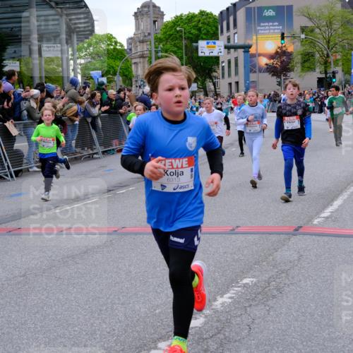 25.04.2026 - Das Zehntel Tim E. http://msf.ph/oto/9575158 25.04.2026 10:52:55 Ziel 5109, 5154, 5158, 5180, 5237, 5427, 5488, 5504, 5695, 5787, 5884, 5897, 5898, 5910, 5925, 5928, 6081, 6262, 6266, 6313, 6382, 6415, 6745, 7128, 7187, 7190, 7395, 7456, 7459, 7699, 7716, 7750, 7950, 7986 meine-sportfotos.de