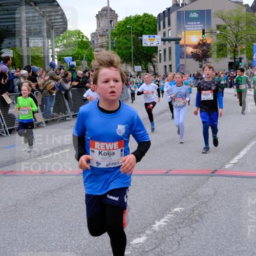 25.04.2026 - Das Zehntel Tim E. http://msf.ph/oto/9575159 25.04.2026 10:52:55 Ziel 5109, 5154, 5158, 5180, 5237, 5427, 5488, 5504, 5695, 5787, 5884, 5897, 5898, 5910, 5925, 5928, 6081, 6262, 6266, 6313, 6382, 6415, 6745, 7128, 7187, 7190, 7395, 7456, 7459, 7699, 7716, 7750, 7950, 7986 meine-sportfotos.de