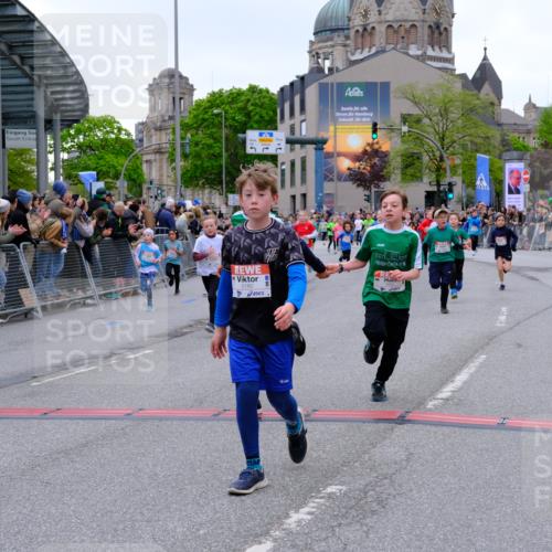 25.04.2026 - Das Zehntel Tim E. http://msf.ph/oto/9575172 25.04.2026 10:52:58 Ziel 5063, 5109, 5154, 5158, 5180, 5237, 5427, 5504, 5695, 5775, 5884, 5897, 5898, 5928, 6081, 6135, 6145, 6313, 6321, 6382, 6415, 6745, 7128, 7160, 7187, 7456, 7459, 7512, 7533, 7716, 7733, 7750, 7950, 7986 meine-sportfotos.de