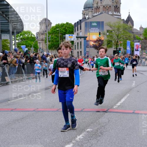 25.04.2026 - Das Zehntel Tim E. http://msf.ph/oto/9575173 25.04.2026 10:52:58 Ziel 5063, 5109, 5154, 5158, 5180, 5237, 5427, 5504, 5695, 5775, 5884, 5897, 5898, 5928, 6081, 6135, 6145, 6313, 6321, 6382, 6415, 6745, 7128, 7160, 7187, 7456, 7459, 7512, 7533, 7716, 7733, 7750, 7950, 7986 meine-sportfotos.de