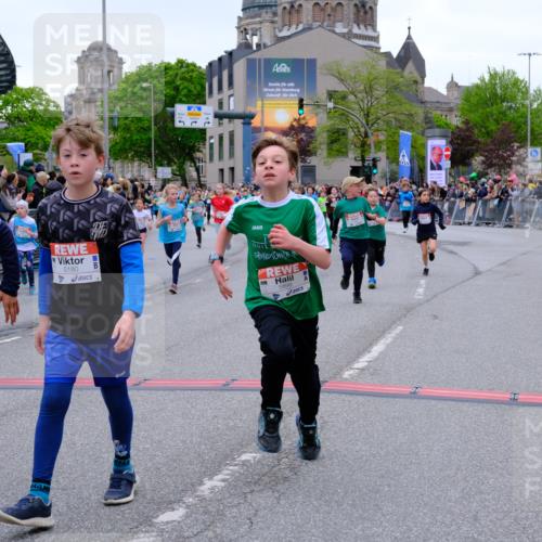 25.04.2026 - Das Zehntel Tim E. http://msf.ph/oto/9575175 25.04.2026 10:52:58 Ziel 5063, 5109, 5154, 5158, 5180, 5237, 5427, 5504, 5695, 5775, 5884, 5897, 5898, 5928, 6081, 6135, 6145, 6313, 6321, 6382, 6415, 6745, 7128, 7160, 7187, 7456, 7459, 7512, 7533, 7716, 7733, 7750, 7950, 7986 meine-sportfotos.de