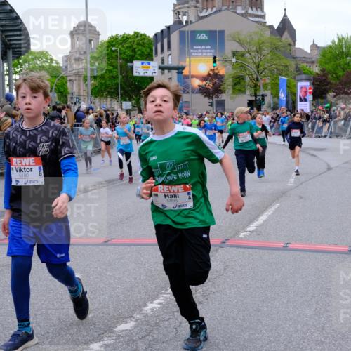 25.04.2026 - Das Zehntel Tim E. http://msf.ph/oto/9575177 25.04.2026 10:52:58 Ziel 5063, 5109, 5154, 5158, 5180, 5237, 5427, 5504, 5695, 5775, 5884, 5897, 5898, 5928, 6081, 6135, 6145, 6313, 6321, 6382, 6415, 6745, 7128, 7160, 7187, 7456, 7459, 7512, 7533, 7716, 7733, 7750, 7950, 7986 meine-sportfotos.de