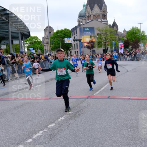 25.04.2026 - Das Zehntel Tim E. http://msf.ph/oto/9575185 25.04.2026 10:53:00 Ziel 5063, 5109, 5154, 5158, 5180, 5237, 5427, 5504, 5695, 5775, 5825, 5897, 5898, 6071, 6072, 6135, 6145, 6313, 6321, 6340, 6382, 6415, 6528, 6745, 7128, 7160, 7187, 7456, 7459, 7504, 7512, 7533, 7550, 7733, 7750, 7950, 7986 meine-sportfotos.de
