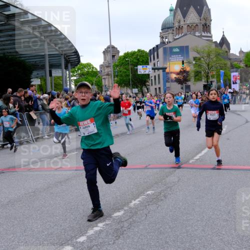 25.04.2026 - Das Zehntel Tim E. http://msf.ph/oto/9575188 25.04.2026 10:53:00 Ziel 5063, 5109, 5154, 5158, 5180, 5237, 5427, 5504, 5695, 5775, 5825, 5897, 5898, 6071, 6072, 6135, 6145, 6313, 6321, 6340, 6382, 6415, 6528, 6745, 7128, 7160, 7187, 7456, 7459, 7504, 7512, 7533, 7550, 7733, 7750, 7950, 7986 meine-sportfotos.de