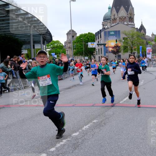 25.04.2026 - Das Zehntel Tim E. http://msf.ph/oto/9575189 25.04.2026 10:53:00 Ziel 5063, 5109, 5154, 5158, 5180, 5237, 5427, 5504, 5695, 5775, 5825, 5897, 5898, 6071, 6072, 6135, 6145, 6313, 6321, 6340, 6382, 6415, 6528, 6745, 7128, 7160, 7187, 7456, 7459, 7504, 7512, 7533, 7550, 7733, 7750, 7950, 7986 meine-sportfotos.de