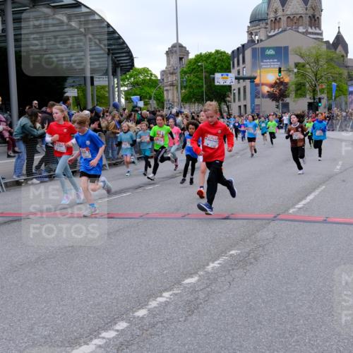 25.04.2026 - Das Zehntel Tim E. http://msf.ph/oto/9575194 25.04.2026 10:53:02 Ziel 5063, 5109, 5154, 5158, 5180, 5237, 5504, 5695, 5775, 5825, 5897, 5898, 6071, 6072, 6135, 6145, 6321, 6340, 6382, 6415, 6528, 6922, 7114, 7127, 7128, 7160, 7170, 7187, 7504, 7512, 7533, 7550, 7733, 7750, 7950, 7986 meine-sportfotos.de