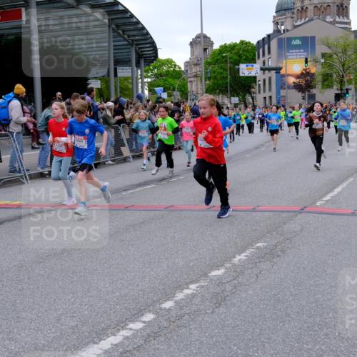 25.04.2026 - Das Zehntel Tim E. http://msf.ph/oto/9575196 25.04.2026 10:53:03 Ziel 5063, 5109, 5154, 5158, 5180, 5237, 5504, 5695, 5775, 5779, 5785, 5825, 5897, 5898, 6071, 6072, 6135, 6145, 6321, 6340, 6382, 6415, 6528, 6922, 7114, 7127, 7160, 7170, 7187, 7504, 7512, 7533, 7550, 7733, 7750, 7950, 7986 meine-sportfotos.de