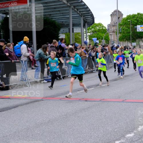 25.04.2026 - Das Zehntel Tim E. http://msf.ph/oto/9575225 25.04.2026 10:53:08 Ziel 5063, 5294, 5365, 5452, 5775, 5779, 5785, 5807, 5819, 5825, 5906, 5999, 6050, 6071, 6072, 6079, 6135, 6145, 6321, 6340, 6528, 6922, 7114, 7127, 7160, 7170, 7229, 7243, 7248, 7424, 7504, 7512, 7533, 7550, 7596, 7733, 7735, 8033 meine-sportfotos.de