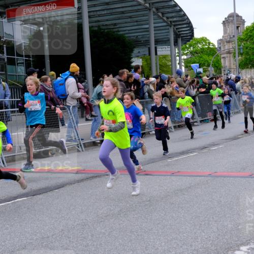 25.04.2026 - Das Zehntel Tim E. http://msf.ph/oto/9575237 25.04.2026 10:53:10 Ziel 5066, 5294, 5365, 5452, 5779, 5785, 5807, 5819, 5825, 5906, 5999, 6050, 6071, 6072, 6073, 6079, 6135, 6340, 6528, 6534, 6535, 6868, 6922, 7114, 7127, 7160, 7170, 7229, 7243, 7248, 7424, 7504, 7550, 7596, 7733, 7735, 8033 meine-sportfotos.de
