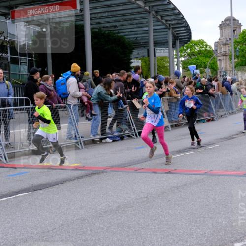 25.04.2026 - Das Zehntel Tim E. http://msf.ph/oto/9575248 25.04.2026 10:53:11 Ziel 5066, 5294, 5365, 5452, 5779, 5785, 5807, 5819, 5825, 5906, 5999, 6050, 6071, 6072, 6073, 6079, 6340, 6528, 6534, 6535, 6868, 6922, 7114, 7127, 7170, 7229, 7243, 7248, 7424, 7504, 7550, 7596, 7735, 8033 meine-sportfotos.de
