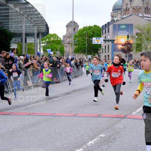 25.04.2026 - Das Zehntel Tim E. http://msf.ph/oto/9575255 25.04.2026 10:53:12 Ziel 5066, 5294, 5365, 5452, 5779, 5785, 5807, 5819, 5825, 5906, 5999, 6050, 6073, 6079, 6528, 6534, 6535, 6868, 6922, 6941, 6955, 7114, 7127, 7170, 7229, 7243, 7248, 7424, 7504, 7596, 7735, 8033 meine-sportfotos.de
