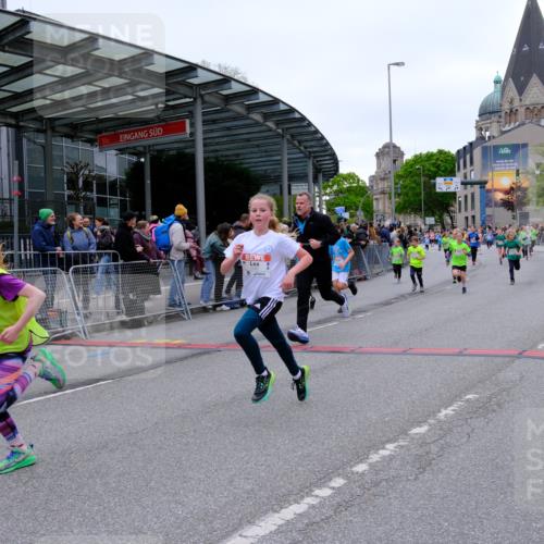 25.04.2026 - Das Zehntel Tim E. http://msf.ph/oto/9575266 25.04.2026 10:53:16 Ziel 5066, 5260, 5289, 5294, 5365, 5452, 5807, 5819, 5906, 5999, 6050, 6073, 6079, 6365, 6534, 6535, 6868, 6941, 6955, 7223, 7229, 7243, 7248, 7306, 7424, 7596, 7735, 7860, 7916, 8033 meine-sportfotos.de