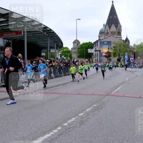 25.04.2026 - Das Zehntel Tim E. http://msf.ph/oto/9575268 25.04.2026 10:53:17 Ziel 5066, 5260, 5289, 5294, 5365, 5452, 5807, 5906, 5999, 6050, 6053, 6073, 6079, 6365, 6534, 6535, 6868, 6941, 6955, 7223, 7248, 7306, 7424, 7596, 7735, 7860, 7916, 8033 meine-sportfotos.de