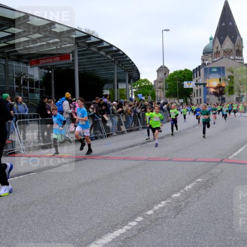 25.04.2026 - Das Zehntel Tim E. http://msf.ph/oto/9575272 25.04.2026 10:53:17 Ziel 5066, 5260, 5289, 5294, 5365, 5452, 5807, 5906, 5999, 6050, 6053, 6073, 6079, 6365, 6534, 6535, 6868, 6941, 6955, 7223, 7248, 7306, 7424, 7596, 7735, 7860, 7916, 8033 meine-sportfotos.de