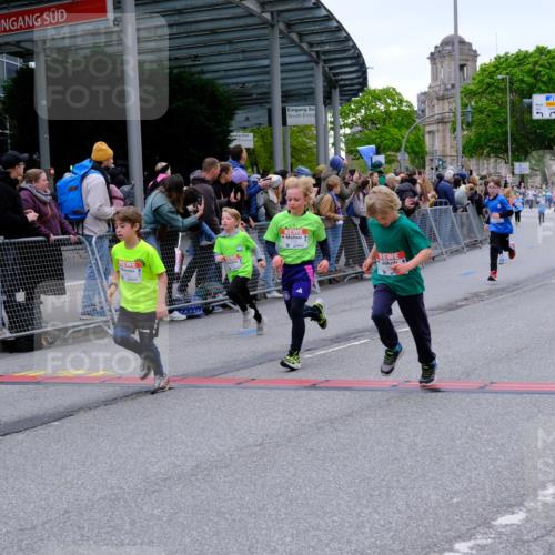 25.04.2026 - Das Zehntel Tim E. http://msf.ph/oto/9575278 25.04.2026 10:53:19 Ziel 5066, 5249, 5260, 5289, 5294, 5365, 5452, 5906, 6008, 6053, 6073, 6079, 6365, 6534, 6535, 6868, 6928, 6941, 6955, 7091, 7093, 7109, 7166, 7168, 7223, 7306, 7596, 7860, 7881, 7916, 8033 meine-sportfotos.de