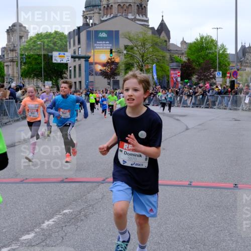 25.04.2026 - Das Zehntel Tim E. http://msf.ph/oto/9575326 25.04.2026 10:53:26 Ziel 5249, 5259, 5260, 5275, 5570, 5701, 5710, 5829, 6008, 6053, 6212, 6365, 6450, 6744, 6750, 6928, 7091, 7093, 7109, 7166, 7168, 7223, 7306, 7312, 7340, 7641, 7652, 7678, 7829, 7860, 7881, 7916 meine-sportfotos.de