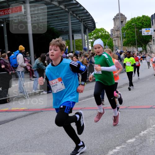 25.04.2026 - Das Zehntel Tim E. http://msf.ph/oto/9575375 25.04.2026 10:53:37 Ziel 5165, 5173, 5269, 5278, 5279, 5317, 5318, 5324, 5529, 5701, 5795, 6028, 6051, 6106, 6212, 6229, 6231, 6237, 6311, 6363, 6450, 6763, 6912, 7106, 7181, 7185, 7191, 7245, 7247, 7340, 7387, 7540, 7544, 7641, 7652, 7703, 7839, 7885, 7889, 7896, 7899, 7917, 8048, 8049, 8059 meine-sportfotos.de