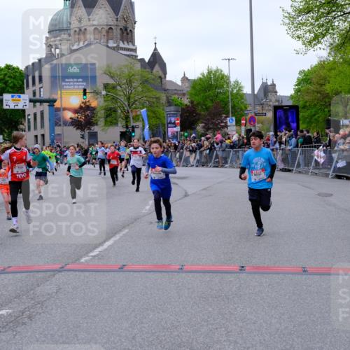 25.04.2026 - Das Zehntel Tim E. http://msf.ph/oto/9575380 25.04.2026 10:53:39 Ziel 5030, 5165, 5173, 5269, 5278, 5279, 5317, 5318, 5324, 5529, 5795, 6028, 6051, 6106, 6166, 6229, 6231, 6237, 6244, 6311, 6363, 6763, 6912, 6926, 7106, 7181, 7185, 7191, 7245, 7247, 7387, 7540, 7544, 7690, 7703, 7839, 7885, 7889, 7896, 7899, 7917, 8048, 8049, 8059 meine-sportfotos.de
