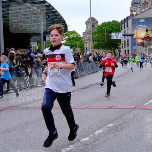 25.04.2026 - Das Zehntel Tim E. http://msf.ph/oto/9575400 25.04.2026 10:53:42 Ziel 5030, 5165, 5173, 5269, 5279, 5317, 5318, 5324, 5529, 5683, 5795, 6028, 6106, 6166, 6229, 6231, 6237, 6244, 6363, 6912, 6926, 7153, 7181, 7185, 7191, 7245, 7387, 7690, 7697, 7885, 7899, 8048, 8059 meine-sportfotos.de
