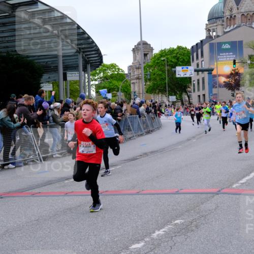 25.04.2026 - Das Zehntel Tim E. http://msf.ph/oto/9575405 25.04.2026 10:53:43 Ziel 5030, 5165, 5269, 5317, 5318, 5324, 5529, 5683, 5795, 6028, 6106, 6166, 6231, 6237, 6244, 6363, 6912, 6926, 7153, 7181, 7185, 7191, 7245, 7387, 7690, 7697, 7885, 7899, 8048, 8059 meine-sportfotos.de