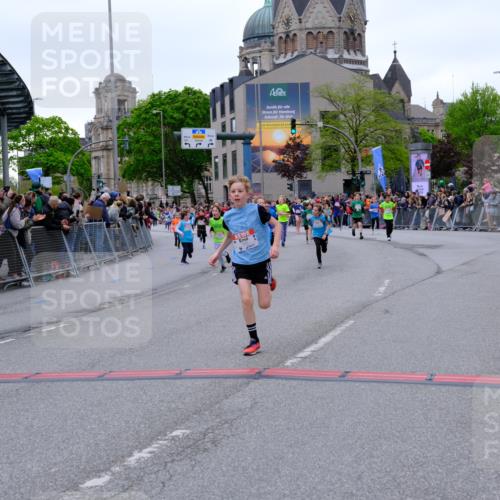25.04.2026 - Das Zehntel Tim E. http://msf.ph/oto/9575409 25.04.2026 10:53:44 Ziel 5030, 5165, 5317, 5318, 5324, 5529, 5564, 5683, 5729, 6028, 6106, 6166, 6231, 6244, 6363, 6912, 6926, 7153, 7181, 7185, 7191, 7233, 7245, 7253, 7387, 7690, 7697, 7746, 7885, 7899, 8048, 8059 meine-sportfotos.de