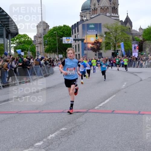 25.04.2026 - Das Zehntel Tim E. http://msf.ph/oto/9575412 25.04.2026 10:53:44 Ziel 5030, 5165, 5317, 5318, 5324, 5529, 5564, 5683, 5729, 6028, 6106, 6166, 6231, 6244, 6363, 6912, 6926, 7153, 7181, 7185, 7191, 7233, 7245, 7253, 7387, 7690, 7697, 7746, 7885, 7899, 8048, 8059 meine-sportfotos.de