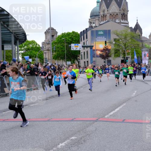 25.04.2026 - Das Zehntel Tim E. http://msf.ph/oto/9575429 25.04.2026 10:53:47 Ziel 5030, 5318, 5324, 5424, 5564, 5683, 5729, 6028, 6060, 6166, 6213, 6244, 6364, 6912, 6926, 7148, 7153, 7181, 7185, 7233, 7253, 7690, 7697, 7746, 7830, 7885, 7899, 7940, 8048, 8059 meine-sportfotos.de