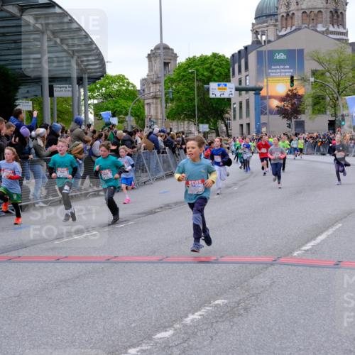 25.04.2026 - Das Zehntel Tim E. http://msf.ph/oto/9575486 25.04.2026 10:53:56 Ziel 5234, 5411, 5424, 5446, 5558, 5564, 5584, 5713, 5729, 5878, 5879, 6060, 6213, 6222, 6226, 6247, 6364, 6373, 6393, 6623, 6709, 7148, 7194, 7233, 7253, 7623, 7746, 7830, 7940, 8041 meine-sportfotos.de