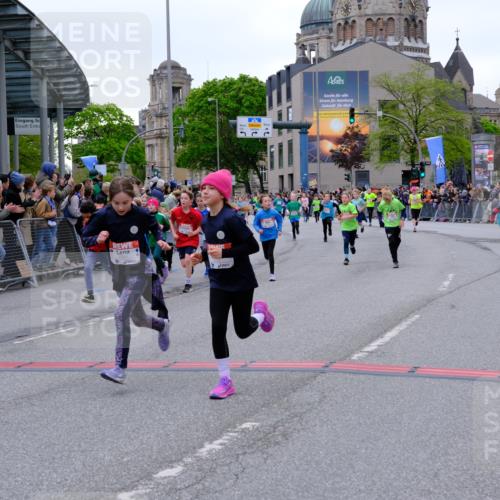25.04.2026 - Das Zehntel Tim E. http://msf.ph/oto/9575514 25.04.2026 10:54:00 Ziel 5234, 5387, 5390, 5411, 5446, 5548, 5558, 5584, 5713, 5771, 5786, 5878, 5879, 6219, 6222, 6226, 6227, 6247, 6373, 6393, 6500, 6623, 6709, 7133, 7194, 7205, 7307, 7314, 7623, 7681, 8019, 8041, 8067 meine-sportfotos.de
