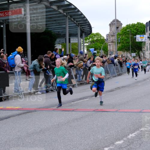 25.04.2026 - Das Zehntel Tim E. http://msf.ph/oto/9575558 25.04.2026 10:54:07 Ziel 5357, 5387, 5390, 5548, 5558, 5584, 5771, 5786, 5827, 6036, 6065, 6076, 6219, 6227, 6247, 6500, 6505, 7133, 7205, 7249, 7307, 7314, 7526, 7681, 8019, 8067 meine-sportfotos.de