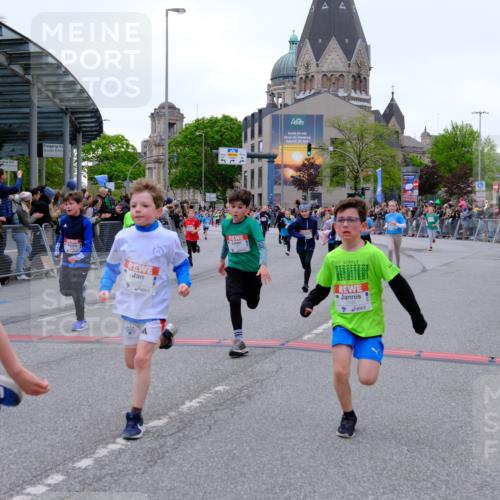 25.04.2026 - Das Zehntel Tim E. http://msf.ph/oto/9575613 25.04.2026 10:54:17 Ziel 5004, 5059, 5072, 5108, 5113, 5255, 5306, 5355, 5376, 5403, 5447, 5470, 5591, 5755, 5827, 5901, 5903, 6107, 6613, 6635, 6696, 6701, 6714, 6740, 6844, 6920, 6923, 6924, 6972, 7095, 7175, 7183, 7206, 7249, 7311, 7526, 7741, 7752, 7927, 7949 meine-sportfotos.de