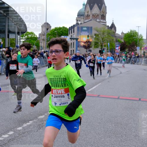 25.04.2026 - Das Zehntel Tim E. http://msf.ph/oto/9575614 25.04.2026 10:54:18 Ziel 5004, 5059, 5072, 5088, 5098, 5108, 5113, 5255, 5306, 5355, 5376, 5403, 5447, 5470, 5590, 5591, 5755, 5901, 5903, 6107, 6613, 6635, 6696, 6701, 6714, 6740, 6844, 6920, 6923, 6924, 6972, 7095, 7175, 7183, 7206, 7311, 7526, 7741, 7752, 7927, 7949 meine-sportfotos.de