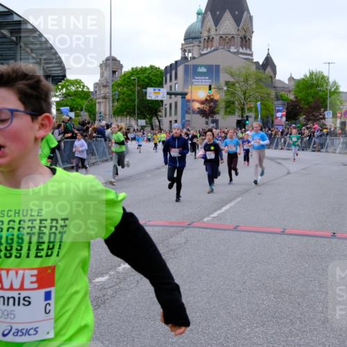 25.04.2026 - Das Zehntel Tim E. http://msf.ph/oto/9575616 25.04.2026 10:54:18 Ziel 5004, 5059, 5072, 5088, 5098, 5108, 5113, 5255, 5306, 5355, 5376, 5403, 5447, 5470, 5590, 5591, 5755, 5901, 5903, 6107, 6613, 6635, 6696, 6701, 6714, 6740, 6844, 6920, 6923, 6924, 6972, 7095, 7175, 7183, 7206, 7311, 7526, 7741, 7752, 7927, 7949 meine-sportfotos.de