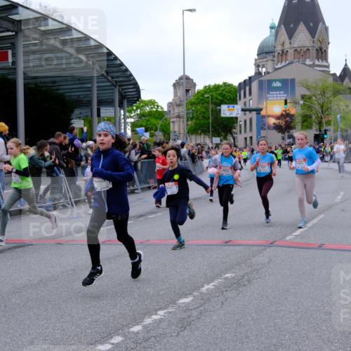 25.04.2026 - Das Zehntel Tim E. http://msf.ph/oto/9575629 25.04.2026 10:54:19 Ziel 5004, 5059, 5072, 5088, 5098, 5108, 5113, 5255, 5306, 5355, 5376, 5403, 5447, 5470, 5590, 5591, 5755, 5901, 5903, 6107, 6557, 6613, 6635, 6696, 6701, 6714, 6740, 6844, 6920, 6923, 6924, 6972, 7095, 7175, 7183, 7206, 7311, 7741, 7752, 7927, 7949 meine-sportfotos.de