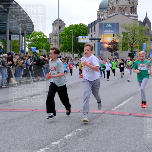 25.04.2026 - Das Zehntel Tim E. http://msf.ph/oto/9575655 25.04.2026 10:54:24 Ziel 5059, 5072, 5088, 5098, 5108, 5306, 5355, 5421, 5590, 5591, 5755, 5847, 6017, 6070, 6102, 6107, 6421, 6557, 6635, 6714, 6880, 6920, 6923, 6924, 6972, 6997, 7095, 7102, 7206, 7311, 7905, 7927, 7949 meine-sportfotos.de