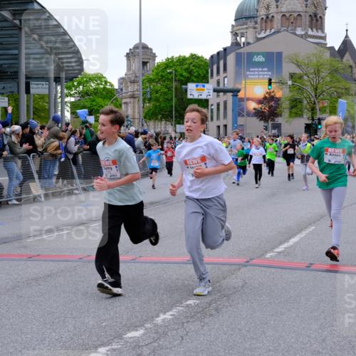 25.04.2026 - Das Zehntel Tim E. http://msf.ph/oto/9575656 25.04.2026 10:54:24 Ziel 5059, 5072, 5088, 5098, 5108, 5306, 5355, 5421, 5590, 5591, 5755, 5847, 6017, 6070, 6102, 6107, 6421, 6557, 6635, 6714, 6880, 6920, 6923, 6924, 6972, 6997, 7095, 7102, 7206, 7311, 7905, 7927, 7949 meine-sportfotos.de