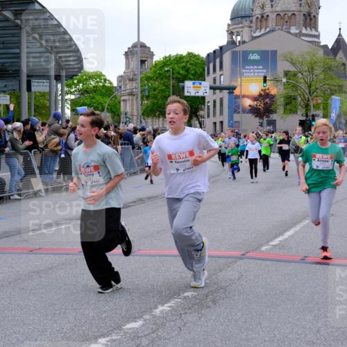 25.04.2026 - Das Zehntel Tim E. http://msf.ph/oto/9575657 25.04.2026 10:54:24 Ziel 5059, 5072, 5088, 5098, 5108, 5306, 5355, 5421, 5590, 5591, 5755, 5847, 6017, 6070, 6102, 6107, 6421, 6557, 6635, 6714, 6880, 6920, 6923, 6924, 6972, 6997, 7095, 7102, 7206, 7311, 7905, 7927, 7949 meine-sportfotos.de