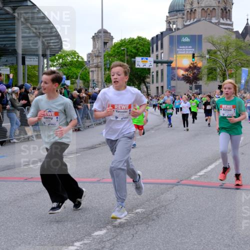 25.04.2026 - Das Zehntel Tim E. http://msf.ph/oto/9575658 25.04.2026 10:54:24 Ziel 5059, 5072, 5088, 5098, 5108, 5306, 5355, 5421, 5590, 5591, 5755, 5847, 6017, 6070, 6102, 6107, 6421, 6557, 6635, 6714, 6880, 6920, 6923, 6924, 6972, 6997, 7095, 7102, 7206, 7311, 7905, 7927, 7949 meine-sportfotos.de