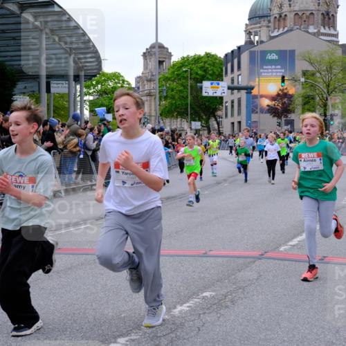 25.04.2026 - Das Zehntel Tim E. http://msf.ph/oto/9575660 25.04.2026 10:54:24 Ziel 5059, 5072, 5088, 5098, 5108, 5306, 5355, 5421, 5590, 5591, 5755, 5847, 6017, 6070, 6102, 6107, 6421, 6557, 6635, 6714, 6880, 6920, 6923, 6924, 6972, 6997, 7095, 7102, 7206, 7311, 7905, 7927, 7949 meine-sportfotos.de
