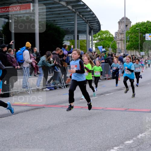 25.04.2026 - Das Zehntel Tim E. http://msf.ph/oto/9575710 25.04.2026 10:54:33 Ziel 5132, 5252, 5360, 5421, 5754, 5797, 5802, 5847, 6070, 6094, 6102, 6109, 6127, 6386, 6421, 6880, 6997, 7097, 7102, 7130, 7256, 7341, 7584, 7601, 7655, 7717, 7905 meine-sportfotos.de