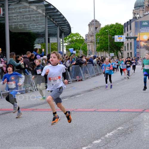 25.04.2026 - Das Zehntel Tim E. http://msf.ph/oto/9575758 25.04.2026 10:54:43 Ziel 5084, 5370, 5432, 5445, 5726, 5770, 5778, 5798, 5805, 5923, 6026, 6217, 6299, 6322, 6386, 6406, 6543, 6636, 6653, 6666, 6748, 7130, 7813, 7851, 7925, 8008 meine-sportfotos.de