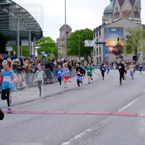 25.04.2026 - Das Zehntel Tim E. http://msf.ph/oto/9575767 25.04.2026 10:54:45 Ziel 5084, 5370, 5432, 5445, 5726, 5770, 5778, 5798, 5805, 5923, 6026, 6217, 6299, 6322, 6404, 6406, 6499, 6514, 6539, 6543, 6636, 6653, 6666, 6748, 6909, 7130, 7813, 7851, 7893, 7925, 8008 meine-sportfotos.de