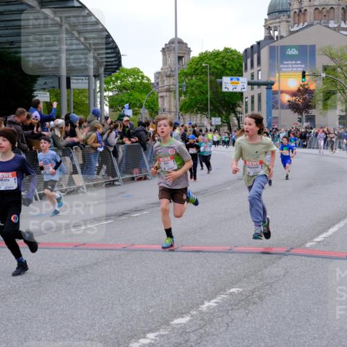 25.04.2026 - Das Zehntel Tim E. http://msf.ph/oto/9575793 25.04.2026 10:54:50 Ziel 5084, 5116, 5370, 5388, 5456, 5674, 5798, 5857, 5923, 5927, 5959, 6026, 6217, 6249, 6299, 6322, 6404, 6406, 6499, 6514, 6539, 6666, 6748, 6909, 7618, 7893, 7925 meine-sportfotos.de