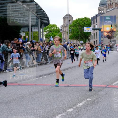 25.04.2026 - Das Zehntel Tim E. http://msf.ph/oto/9575795 25.04.2026 10:54:50 Ziel 5084, 5116, 5370, 5388, 5456, 5674, 5798, 5857, 5923, 5927, 5959, 6026, 6217, 6249, 6299, 6322, 6404, 6406, 6499, 6514, 6539, 6666, 6748, 6909, 7618, 7893, 7925 meine-sportfotos.de