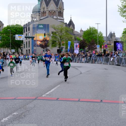 25.04.2026 - Das Zehntel Tim E. http://msf.ph/oto/9575808 25.04.2026 10:54:52 Ziel 5116, 5388, 5456, 5674, 5798, 5857, 5923, 5927, 5959, 6026, 6206, 6217, 6249, 6299, 6404, 6406, 6499, 6514, 6539, 6748, 6909, 7500, 7517, 7618, 7893 meine-sportfotos.de