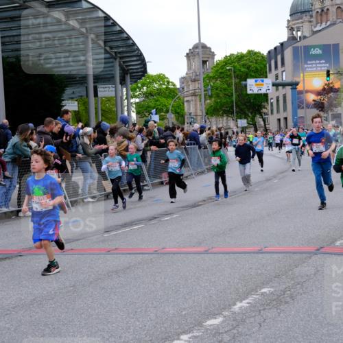 25.04.2026 - Das Zehntel Tim E. http://msf.ph/oto/9575815 25.04.2026 10:54:53 Ziel 5116, 5388, 5456, 5674, 5857, 5923, 5927, 5959, 6026, 6090, 6206, 6217, 6249, 6299, 6404, 6406, 6499, 6514, 6539, 6748, 6909, 6958, 7500, 7517, 7618, 7893 meine-sportfotos.de